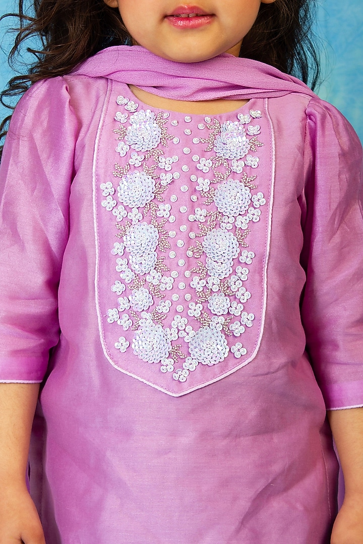 Lilac Chanderi Zari & Thread Embroidered Kurta Set For Girls by Klistel at Pernia's Pop Up Shop