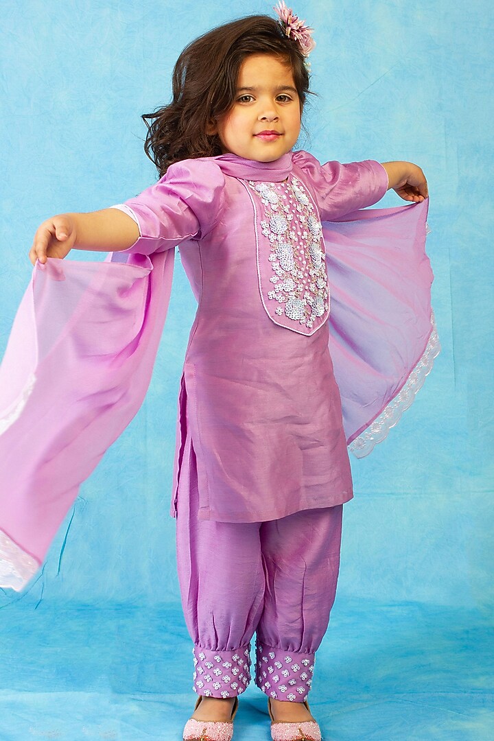 Lilac Chanderi Zari & Thread Embroidered Kurta Set For Girls by Klistel at Pernia's Pop Up Shop