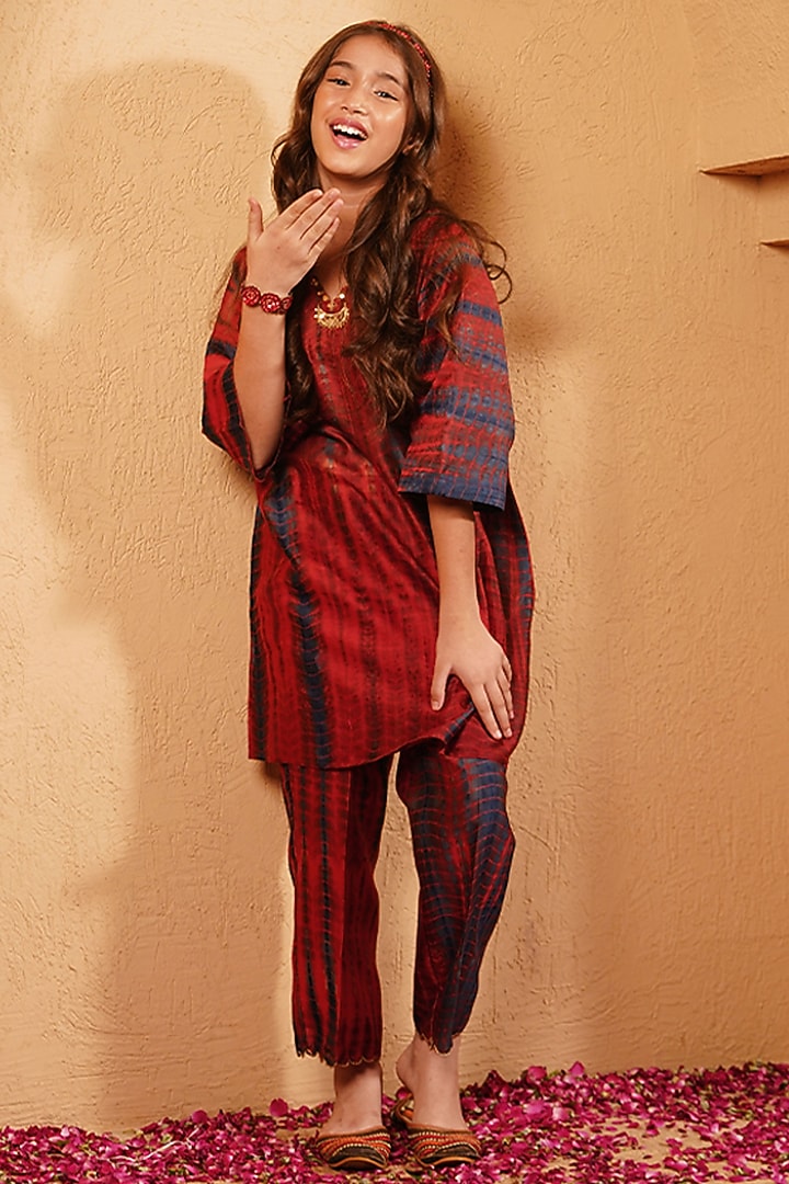 Maroon Pure Chanderi Tie-Dye Printed Kaftan Set For Girls by Klistel at Pernia's Pop Up Shop