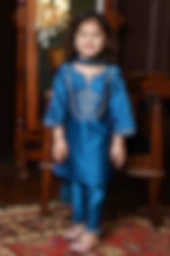 Peacock Teal Blue Pure Silk Chanderi Dabka Embroidered Kurta Set For Girls by Klistel at Pernia's Pop Up Shop
