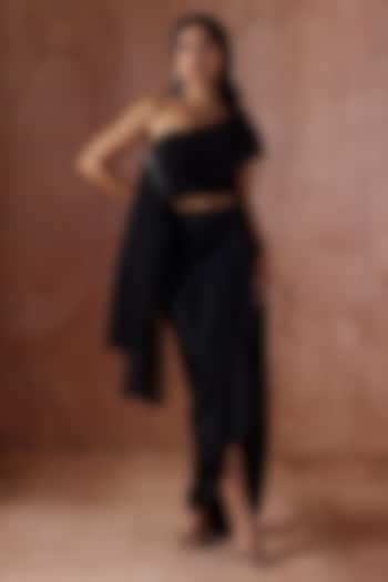 Black Organza Pleated Skirt Set by Kliitche by Isha Kedia at Pernia's Pop Up Shop