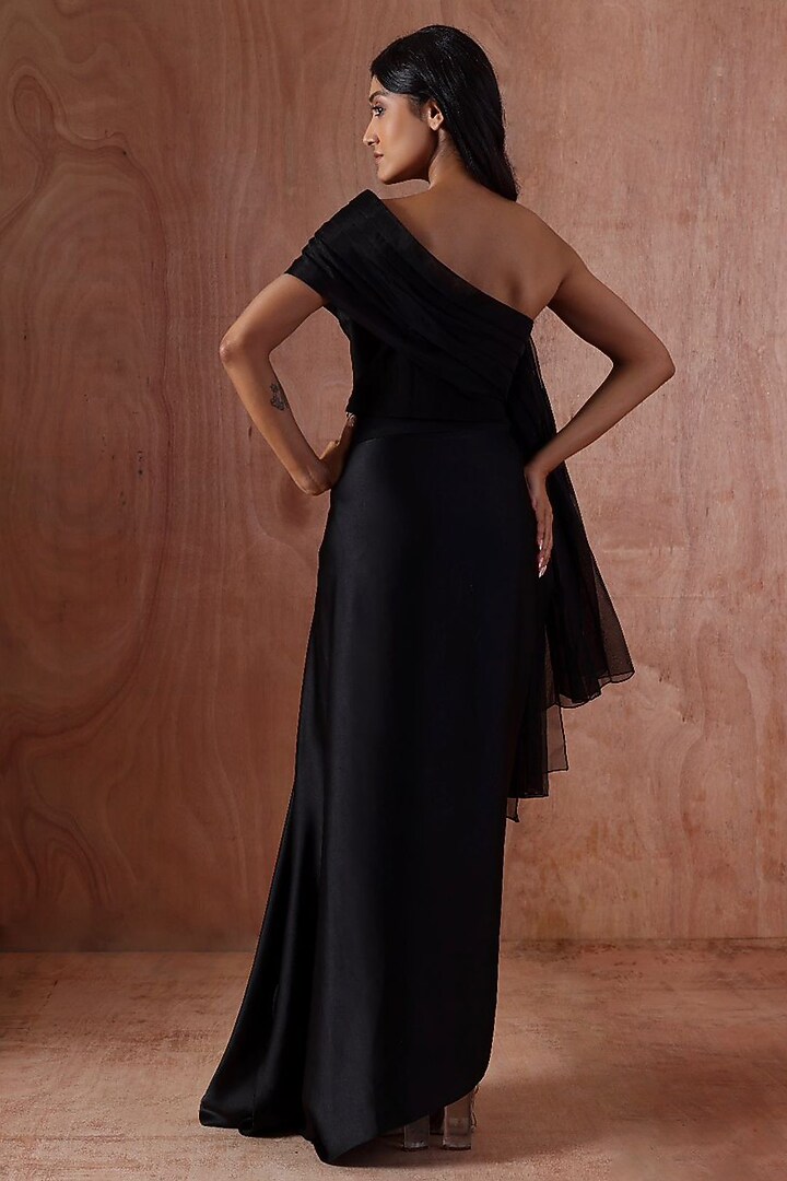Black Organza Pleated Skirt Set by Kliitche by Isha Kedia at Pernia's Pop Up Shop