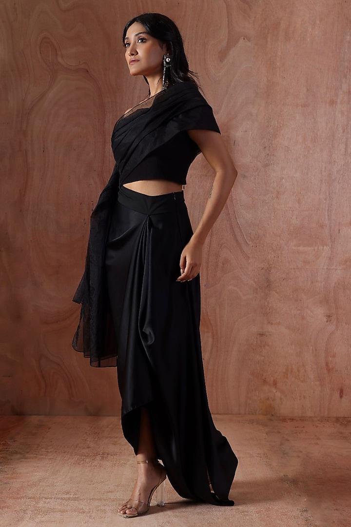 Black Organza Pleated Skirt Set by Kliitche by Isha Kedia at Pernia's Pop Up Shop