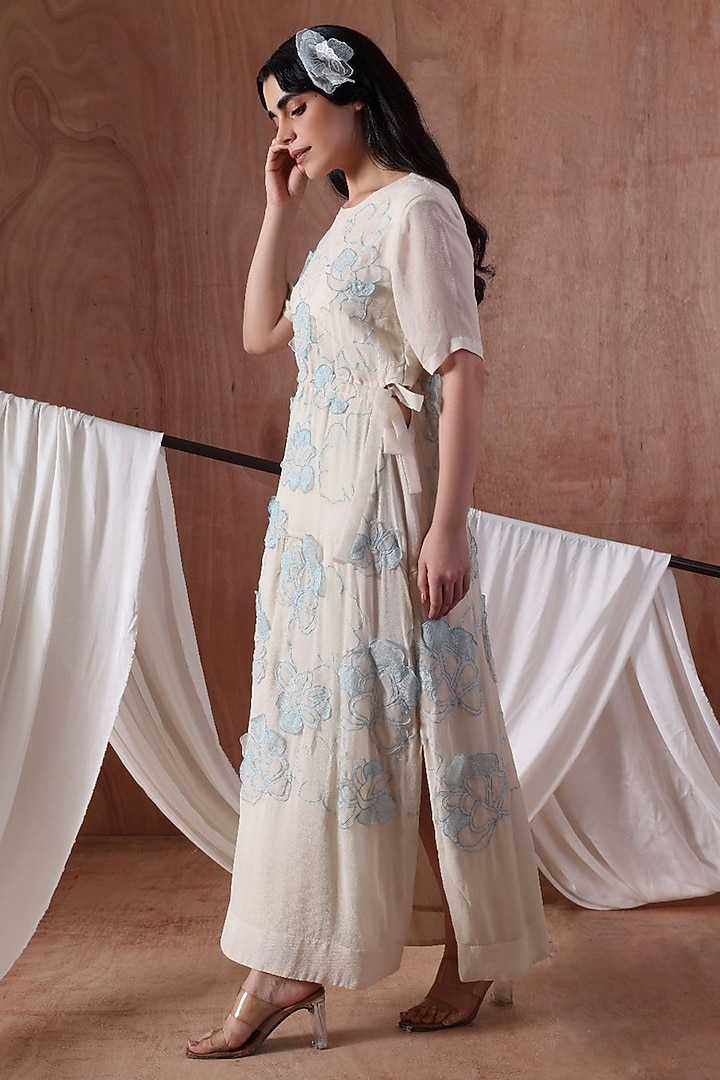Ivory Georgette & Organza Floral Embroidered Party Wear Gown by Kliitche by Isha Kedia at Pernia's Pop Up Shop