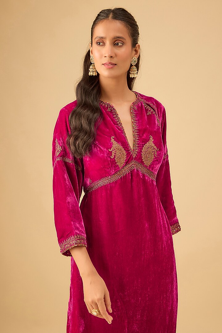 Pink Silk Velvet Zari Hand Embroidered Kurta Set by Kalista at Pernia's Pop Up Shop