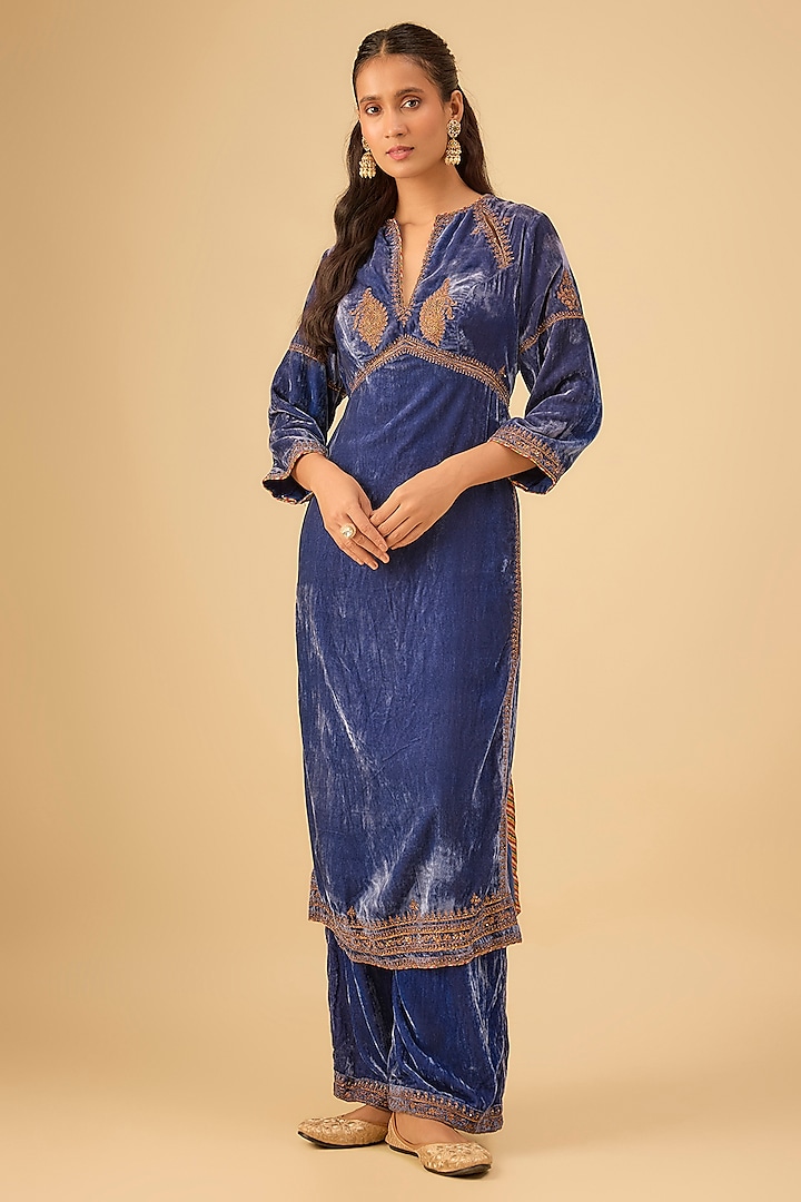 Blue Silk Velvet Zari Hand Embroidered Kurta Set by Kalista at Pernia's Pop Up Shop