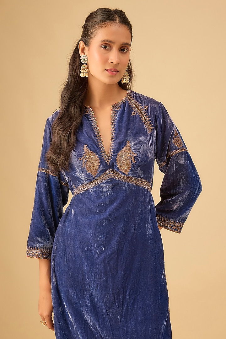 Blue Silk Velvet Zari Hand Embroidered Kurta Set by Kalista at Pernia's Pop Up Shop