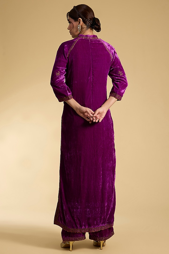 Pink Silk Velvet Hand Embroidered Kurta Set by Kalista at Pernia's Pop Up Shop