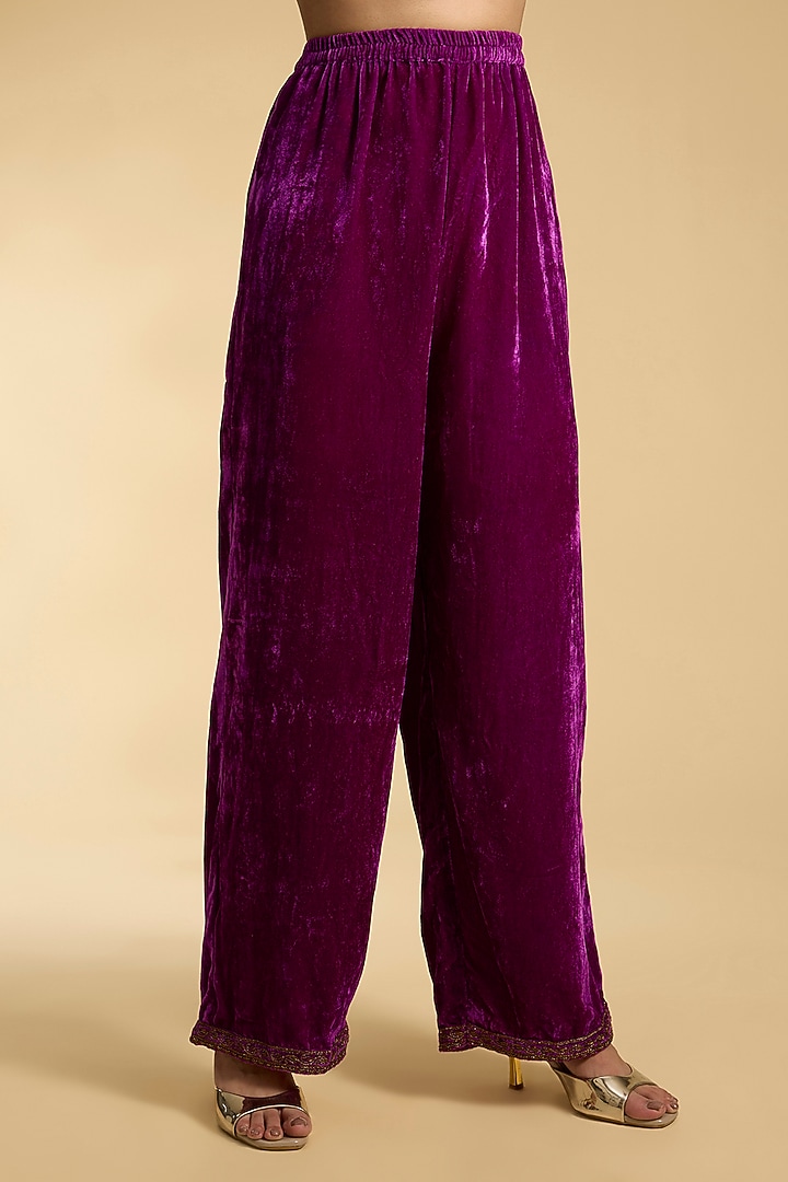 Pink Silk Velvet Hand Embroidered Kurta Set by Kalista at Pernia's Pop Up Shop