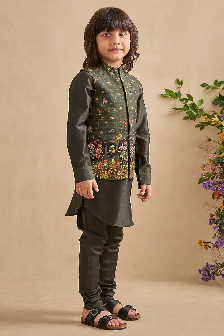 Mehendi Green Viscose Silk Floral Thread Work Bundi Jacket Set For Boys by Kalista kids at Pernia's Pop Up Shop