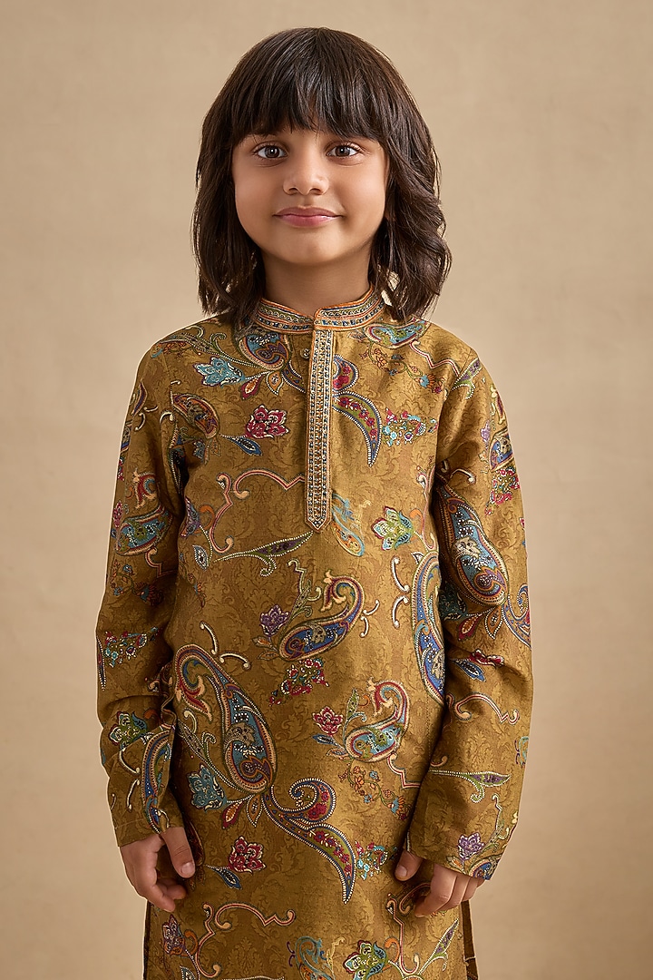 Moss Green Chanderi Embroidered & Paisley Printed Kurta Set For Boys by Kalista kids at Pernia's Pop Up Shop