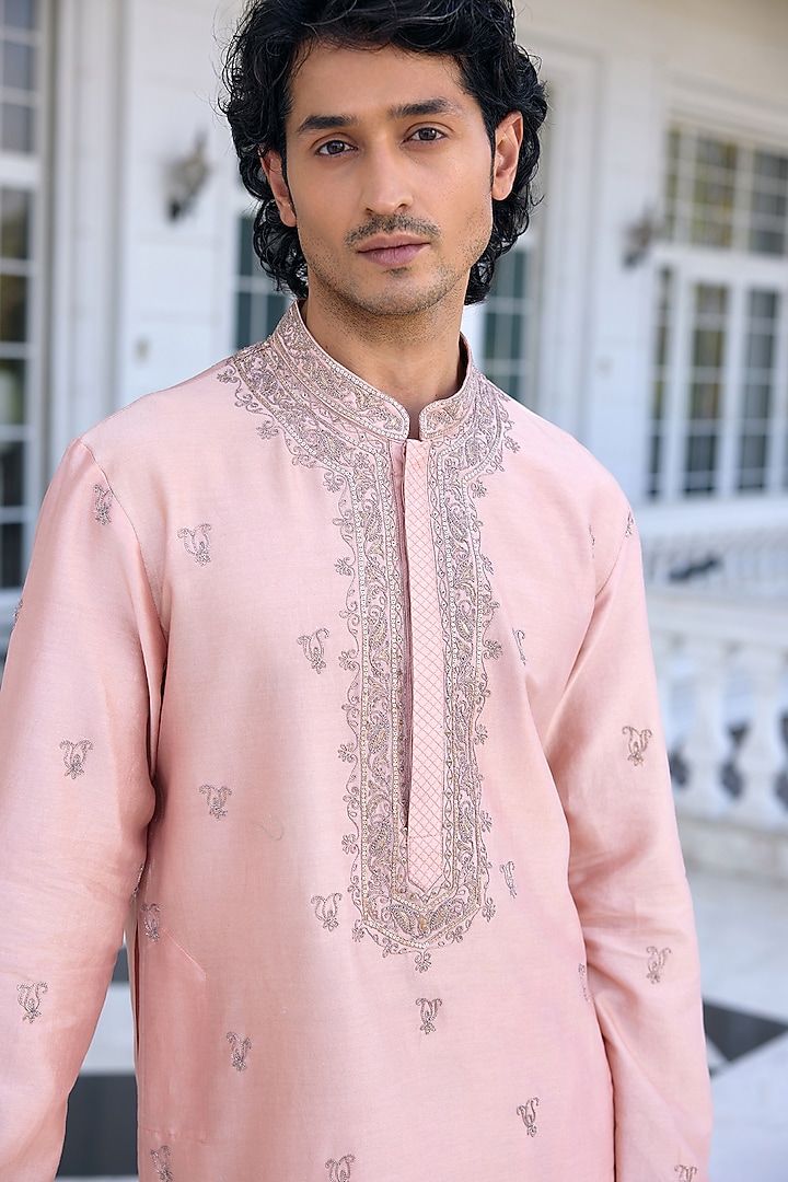 Dusty Pink Chanderi Thread Embroidered Kurta Set by Kalista Men at Pernia's Pop Up Shop