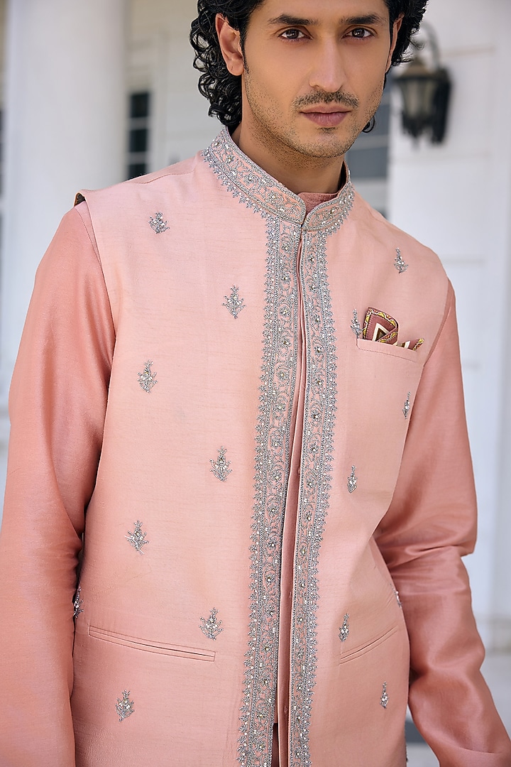 Salmon Pink Dola Silk Thread Work Bundi Jacket Set by Kalista Men at Pernia's Pop Up Shop