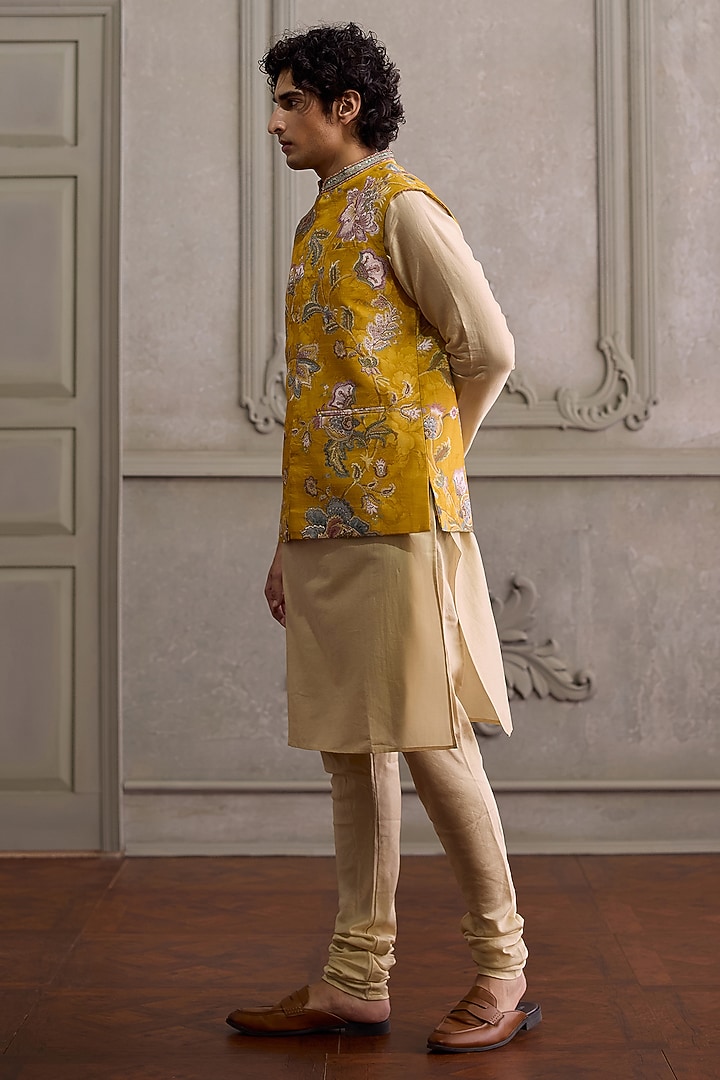 Amber Viscose Silk & Chanderi Floral Printed Bundi Jacket Set by Kalista Men at Pernia's Pop Up Shop