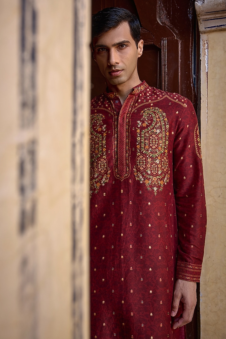 Maroon Chanderi Silk Paisley Motif Embroidered Kurta Set by Kalista Men at Pernia's Pop Up Shop