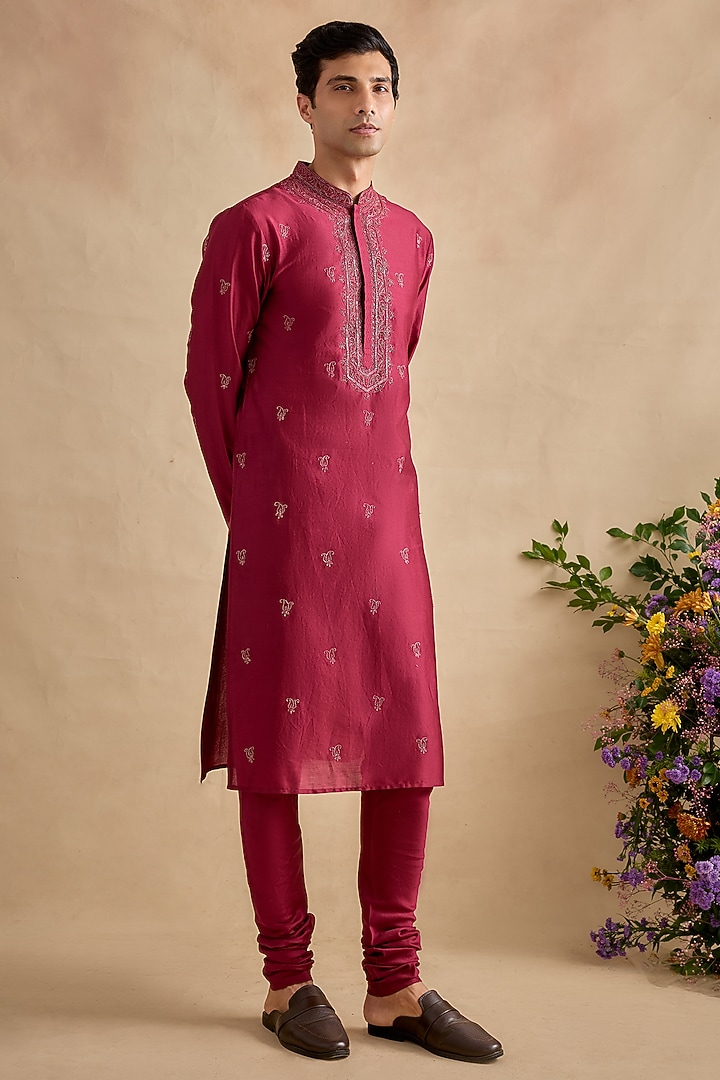 Magenta Chanderi Silk Thread Embroidered Kurta Set by Kalista Men at Pernia's Pop Up Shop