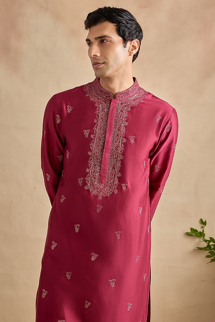Magenta Chanderi Silk Thread Embroidered Kurta Set by Kalista Men at Pernia's Pop Up Shop