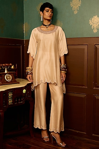 Baby Pink Silk Chanderi Embroidered Kaftan kurta Set by THE KLUB BY REETI ARNEJA