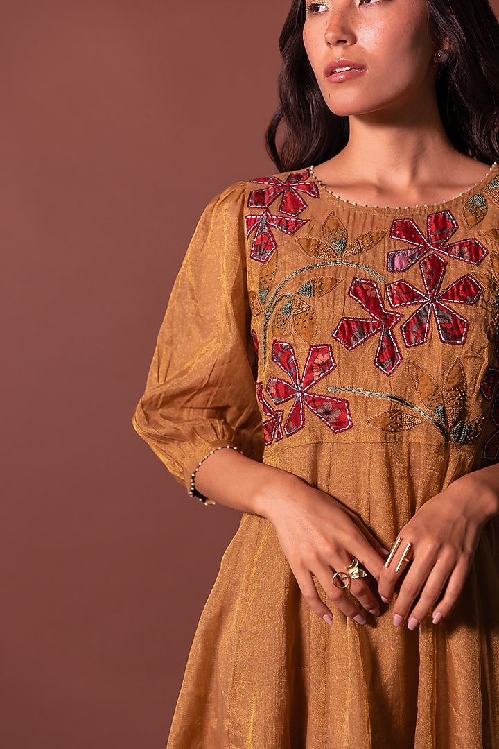 Gold Tissue Chanderi Embroidered Kurta Set by Khamaj India at Pernia's Pop Up Shop