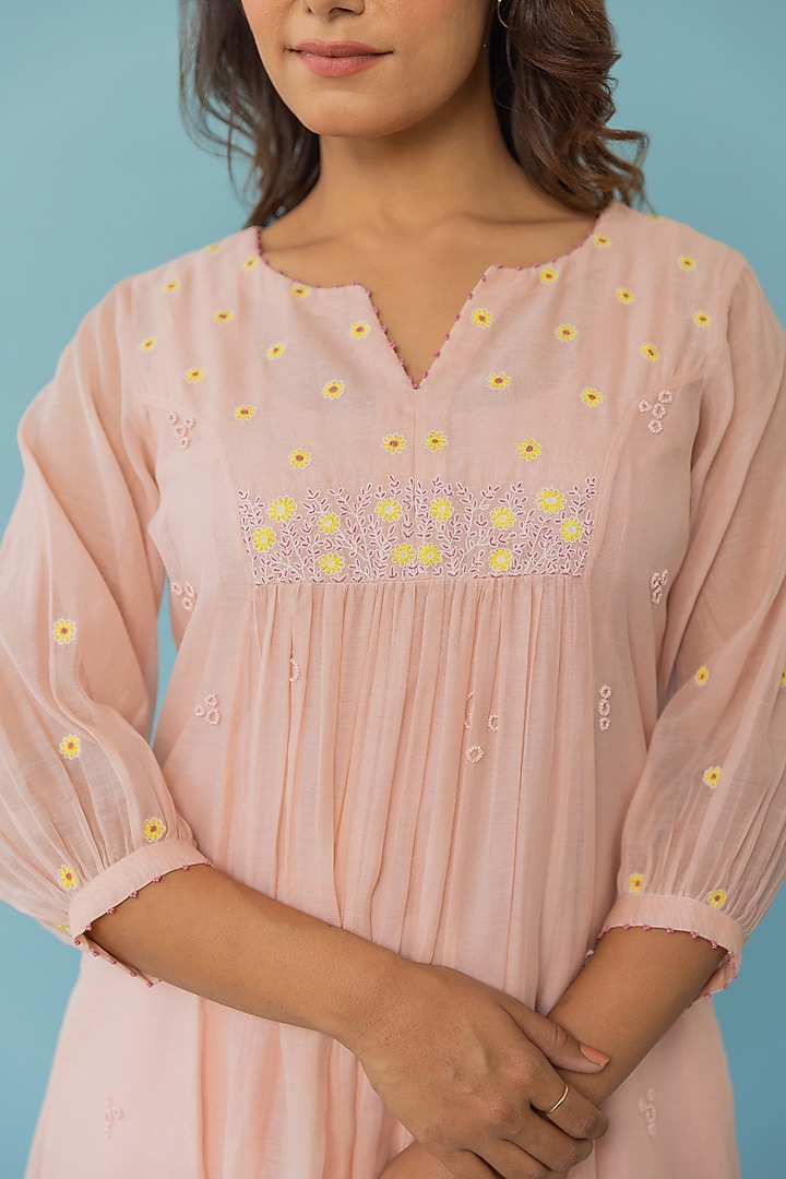 Peach Chanderi Embroidered Kurta Set by Khamaj India at Pernia's Pop Up Shop