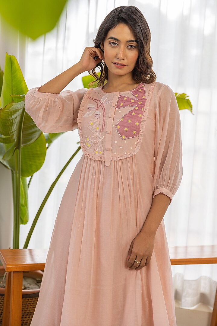 Peach Chanderi Embroidered Kurta Set by Khamaj India at Pernia's Pop Up Shop