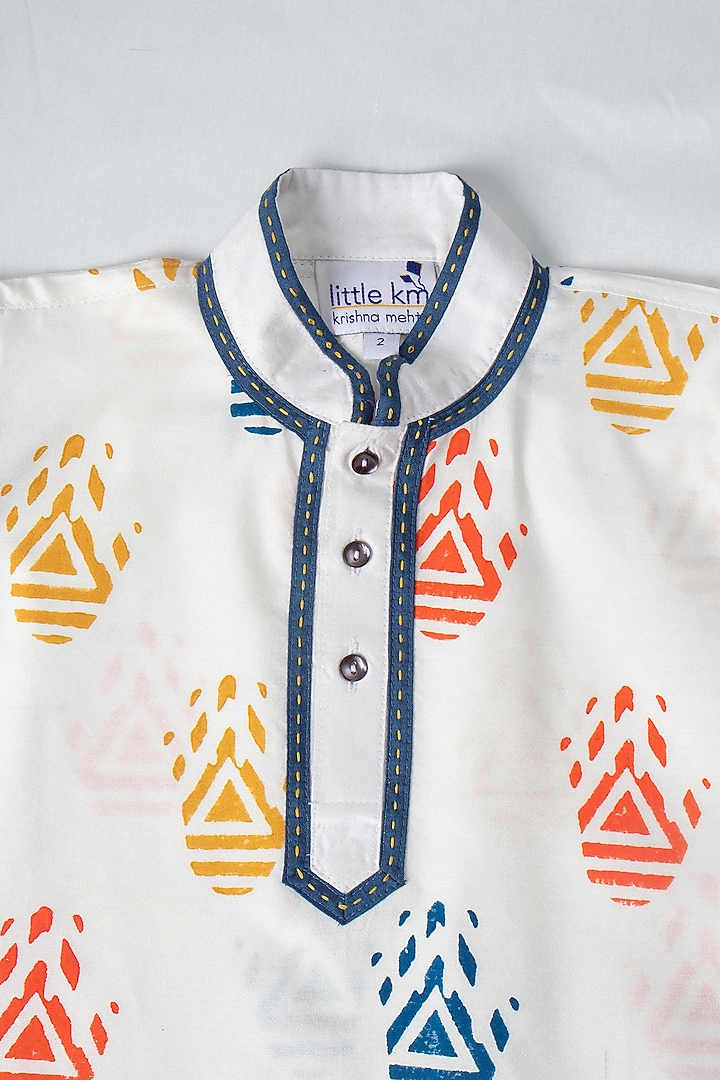 White Printed Kurta Set For Boys by Krishna Mehta Kids at Pernia's Pop Up Shop