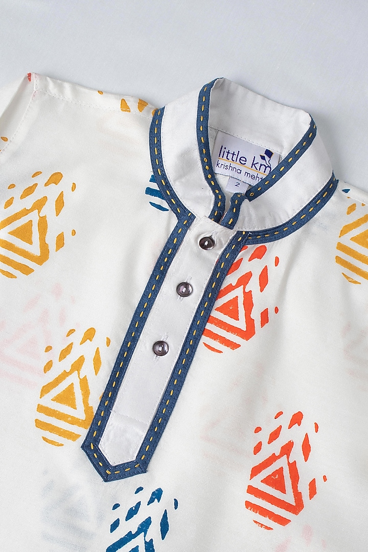 White Printed Kurta Set For Boys by Krishna Mehta Kids at Pernia's Pop Up Shop
