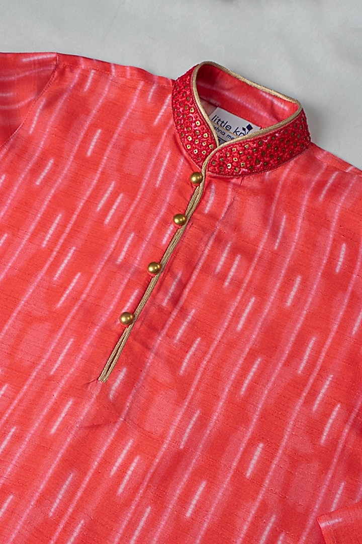 Red Tussar Printed Kurta Set For Boys by Krishna Mehta Kids at Pernia's Pop Up Shop