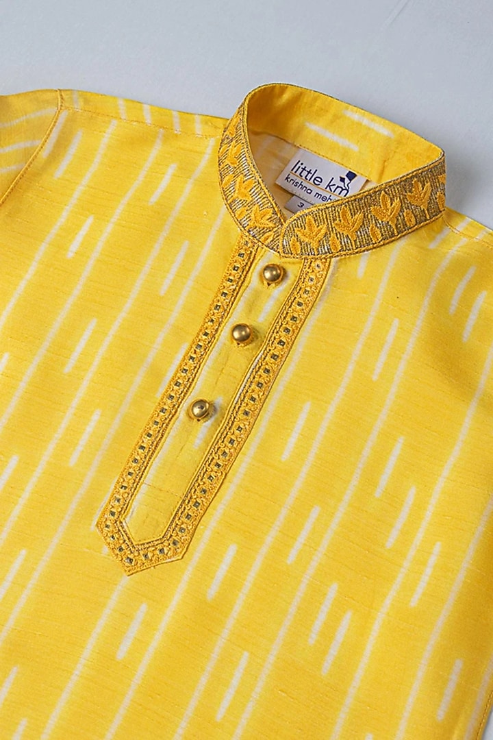 Yellow Printed Kurta Set For Boys by Krishna Mehta Kids at Pernia's Pop Up Shop