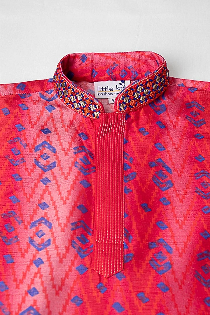 Red Tussar Tie-Dyed Kurta Set For Boys by Krishna Mehta Kids at Pernia's Pop Up Shop