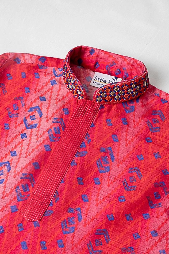 Red Tussar Tie-Dyed Kurta Set For Boys by Krishna Mehta Kids at Pernia's Pop Up Shop