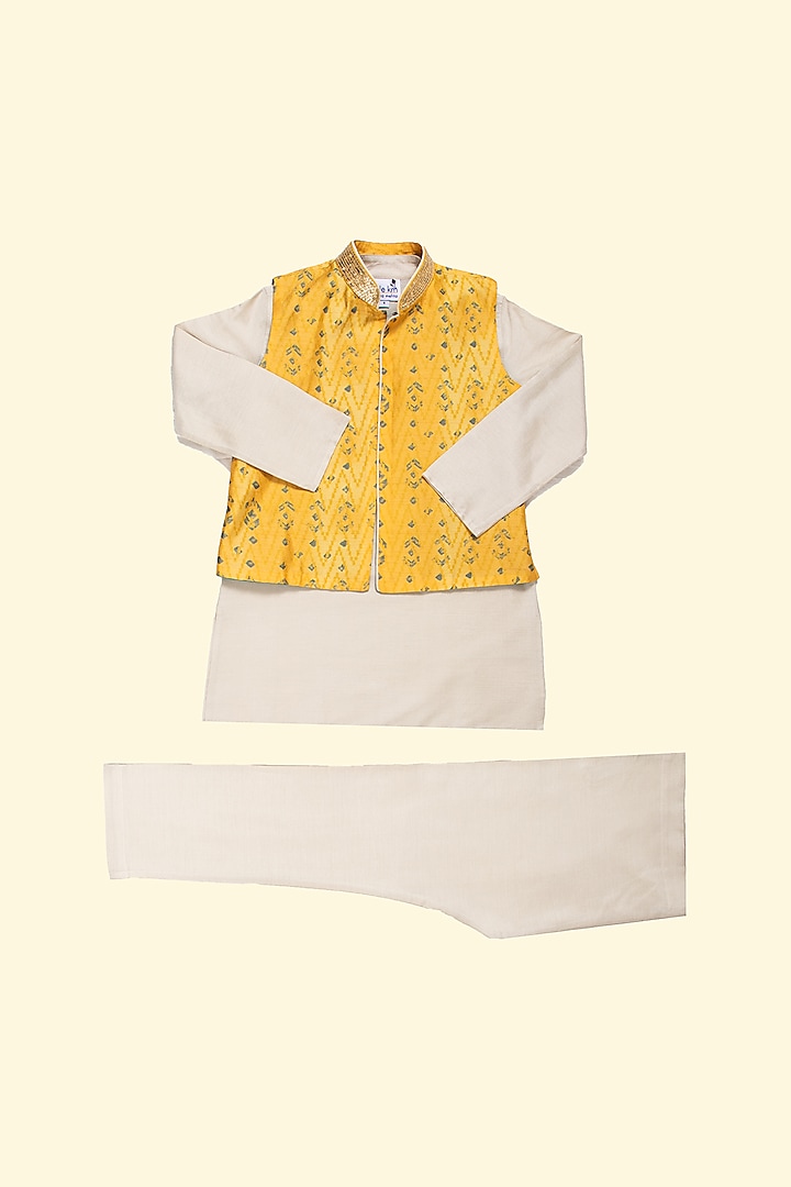 Yellow Tie-Dyed Bundi Jacket With Kurta Set For Boys by Krishna Mehta Kids