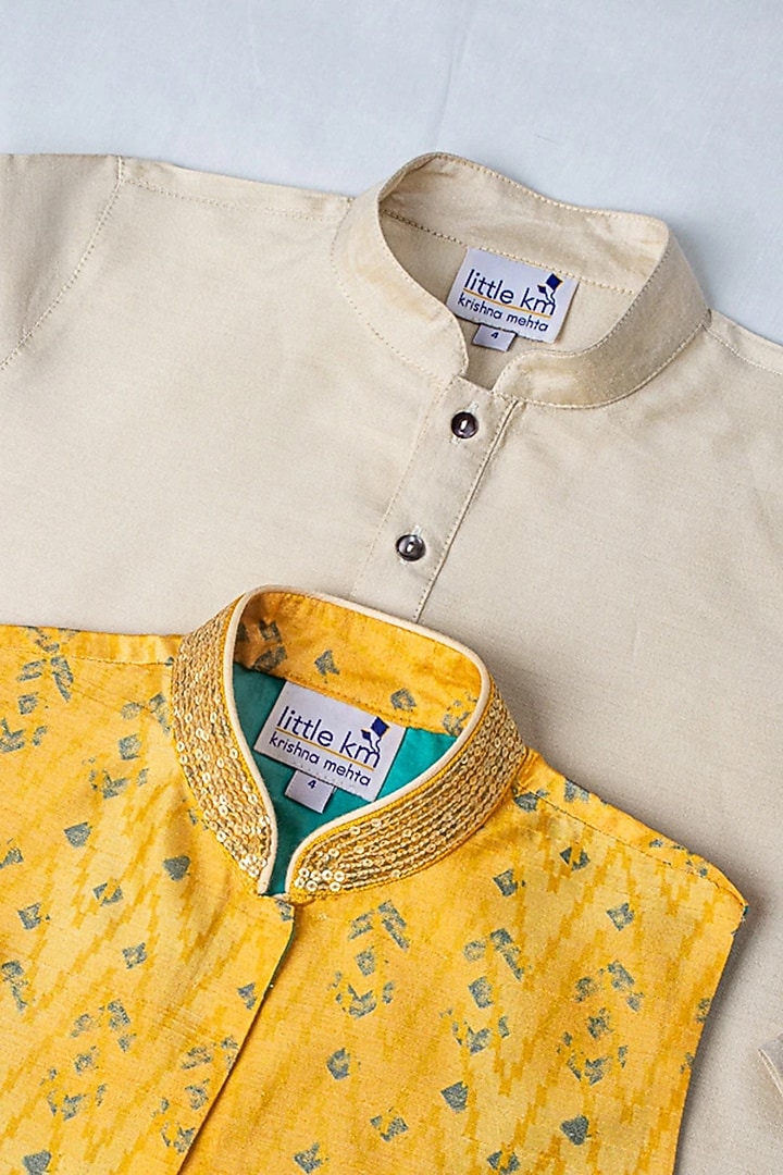 Yellow Tie-Dyed Bundi Jacket With Kurta Set For Boys by Krishna Mehta Kids at Pernia's Pop Up Shop