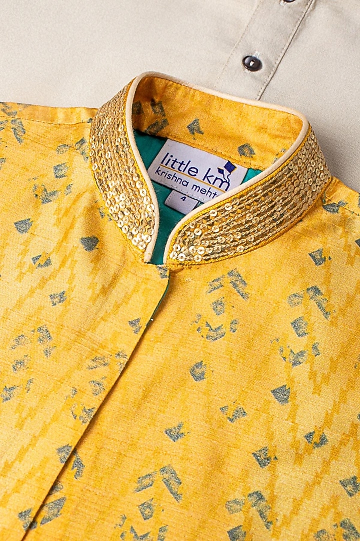 Yellow Tie-Dyed Bundi Jacket With Kurta Set For Boys by Krishna Mehta Kids at Pernia's Pop Up Shop