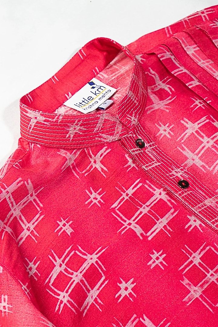 Red Tussar Tie-Dyed Kurta Set For Boys by Krishna Mehta Kids at Pernia's Pop Up Shop