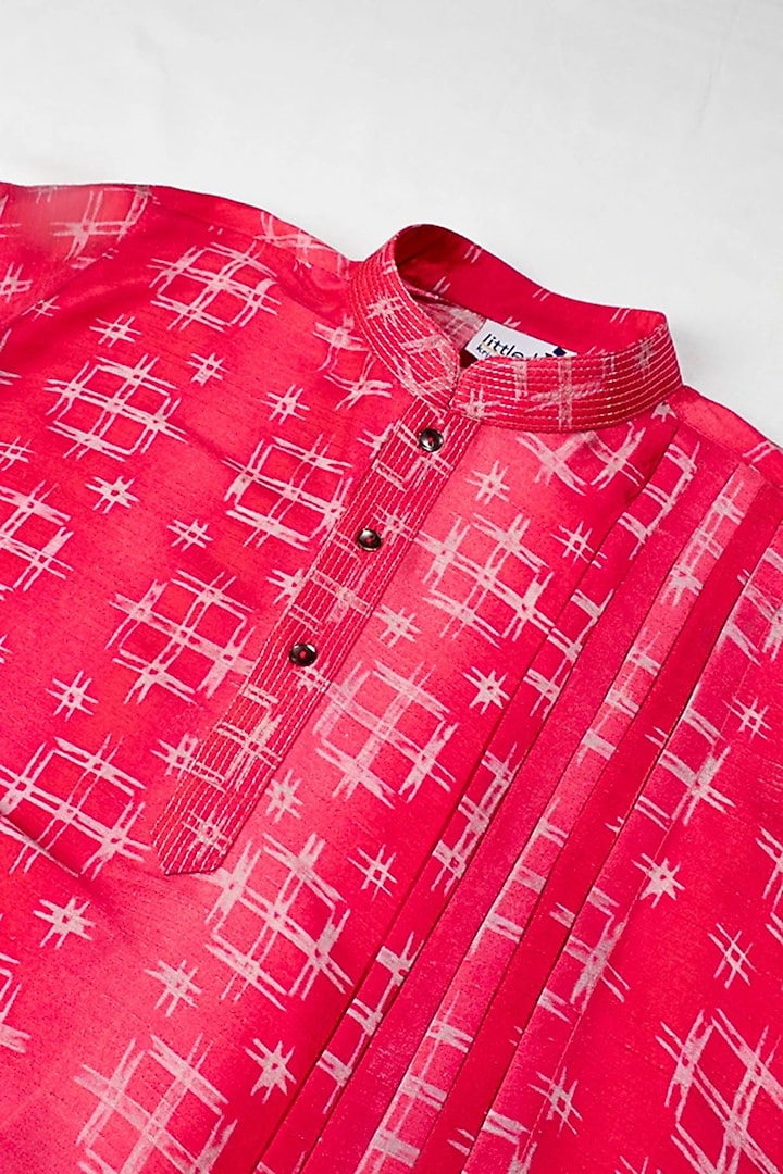Red Tussar Tie-Dyed Kurta Set For Boys by Krishna Mehta Kids at Pernia's Pop Up Shop