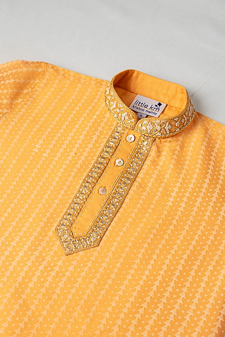 Mango Printed Kurta Set For Boys by Krishna Mehta Kids at Pernia's Pop Up Shop