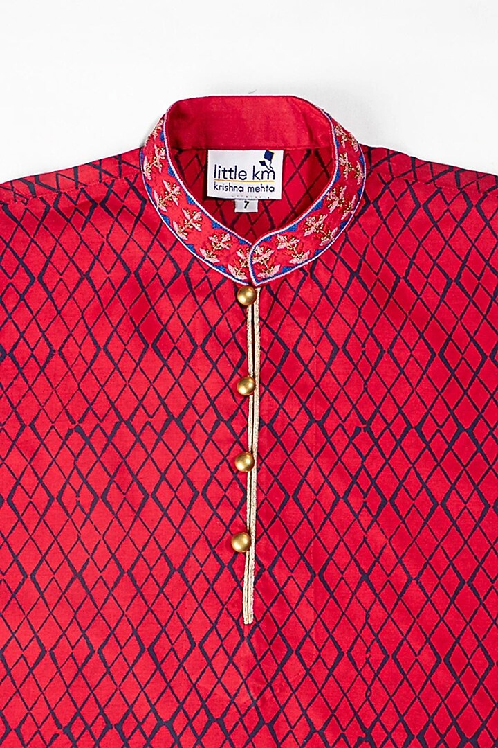 Red Printed Kurta Set For Boys by Krishna Mehta Kids at Pernia's Pop Up Shop