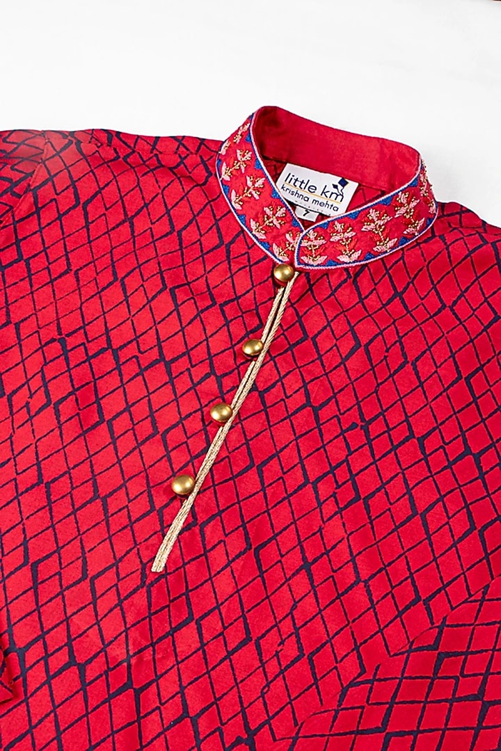 Red Printed Kurta Set For Boys by Krishna Mehta Kids at Pernia's Pop Up Shop