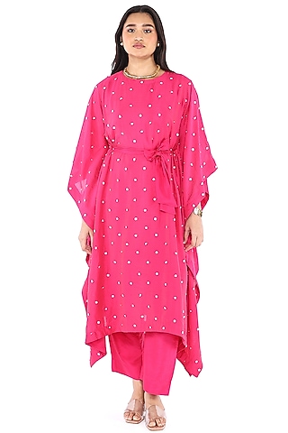 Hot Pink Chanderi Floral Hand Embroidered Kaftan Set by Komal Shah