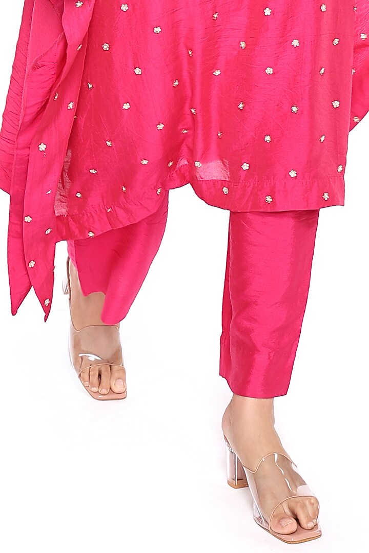 Hot Pink Chanderi Floral Hand Embroidered Kaftan Set by Komal Shah at Pernia's Pop Up Shop
