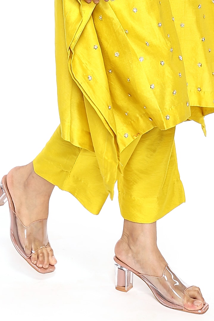 Mustard Chanderi Floral Hand Embroidered Kaftan Set by Komal Shah at Pernia's Pop Up Shop