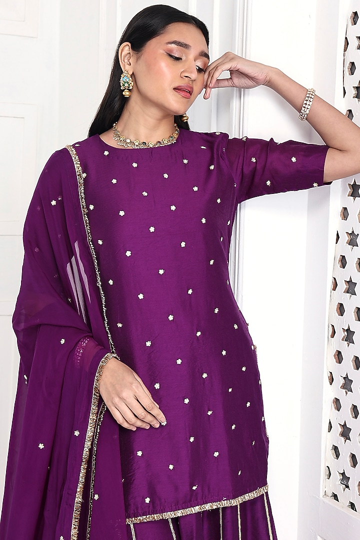 Deep Purple Chanderi Floral Embroidered Kurta Set by Komal Shah at Pernia's Pop Up Shop