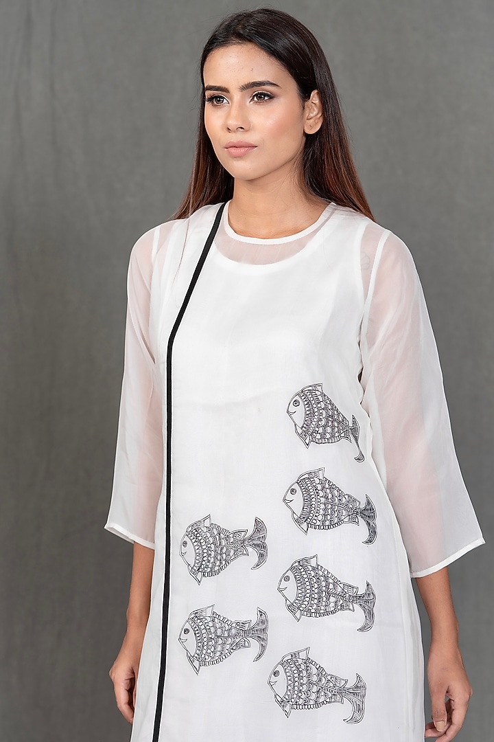 White Straight Hand Painted Tunic by Kimaya by Vandana Rathi at Pernia's Pop Up Shop