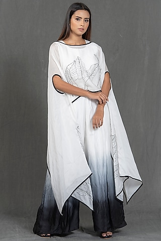 White Hand Painted Kaftan Set by Kimaya by Vandana Rathi