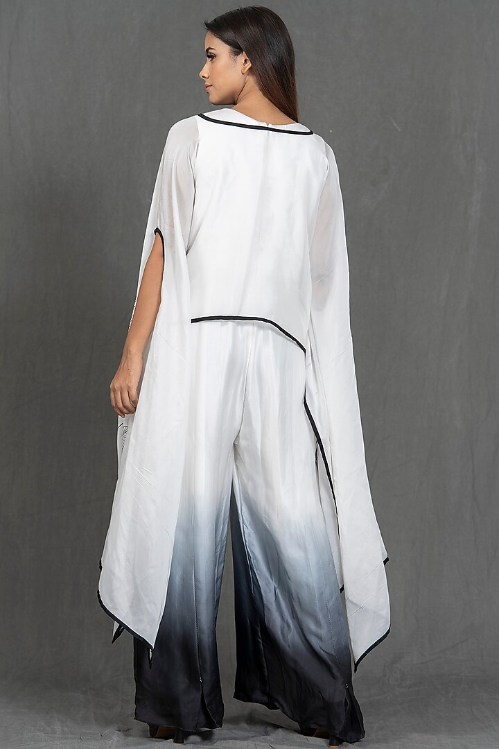 White Hand Painted Kaftan Set by Kimaya by Vandana Rathi at Pernia's Pop Up Shop