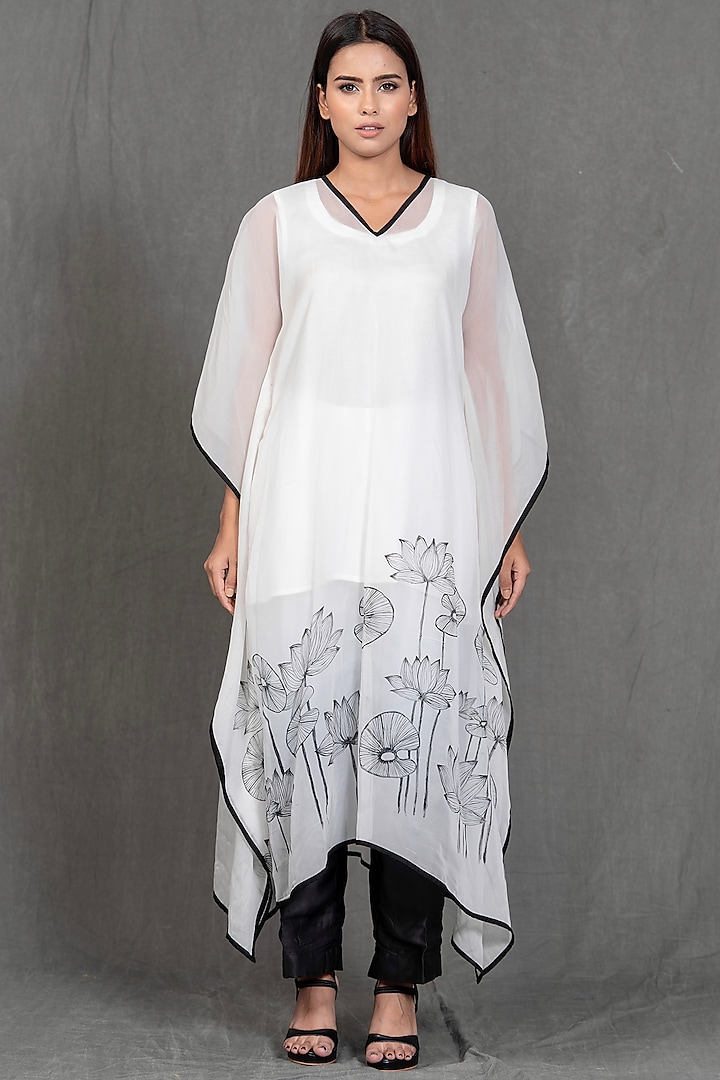 White Hand Painted Cropped Kaftan Set by Kimaya by Vandana Rathi