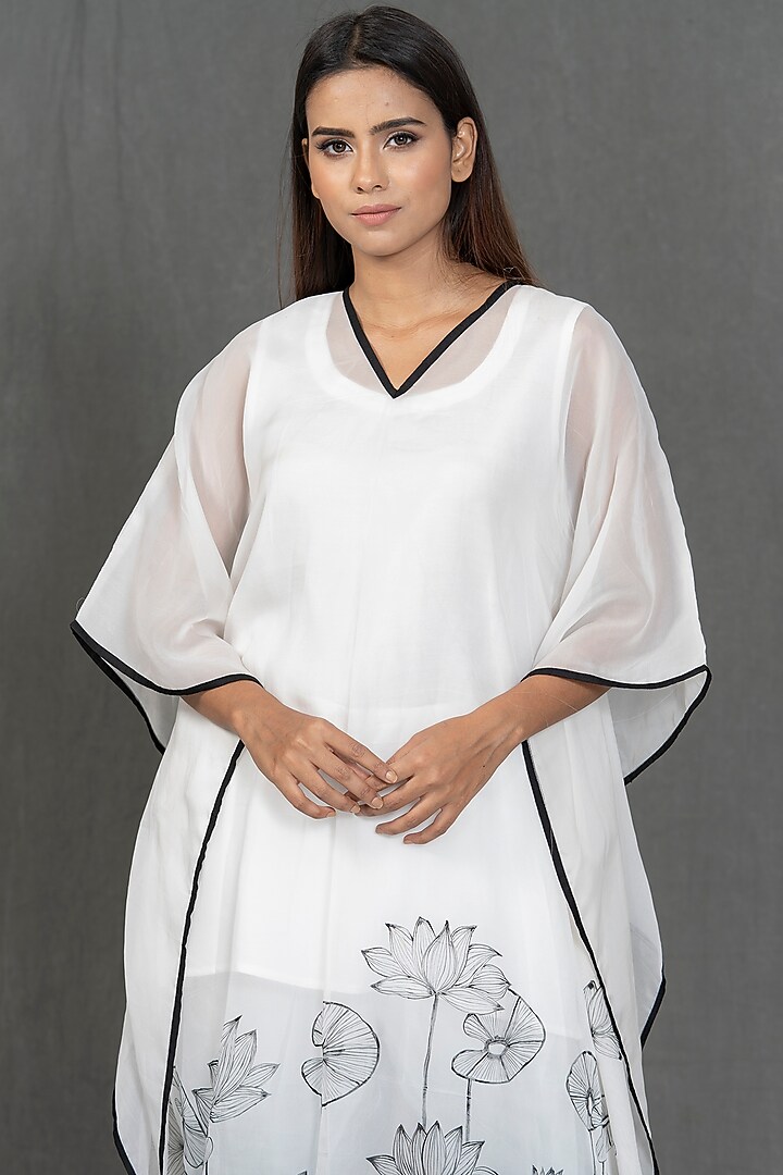 White Hand Painted Cropped Kaftan Set by Kimaya by Vandana Rathi at Pernia's Pop Up Shop