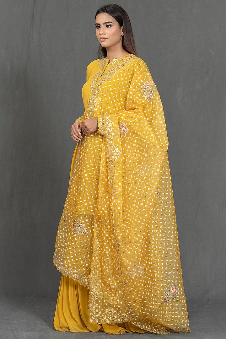 Yellow Leather Applique Kurta Set by Kimaya by Vandana Rathi at Pernia's Pop Up Shop