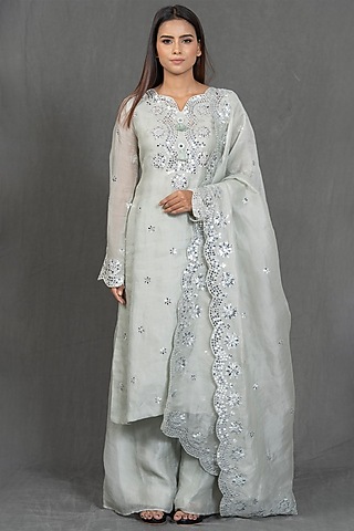 White Mirror Thread Embroidered Kurta Set by Kimaya by Vandana Rathi